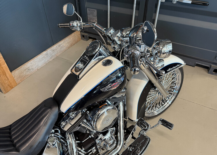 FLSTN Heritage Softail Deluxe 2013