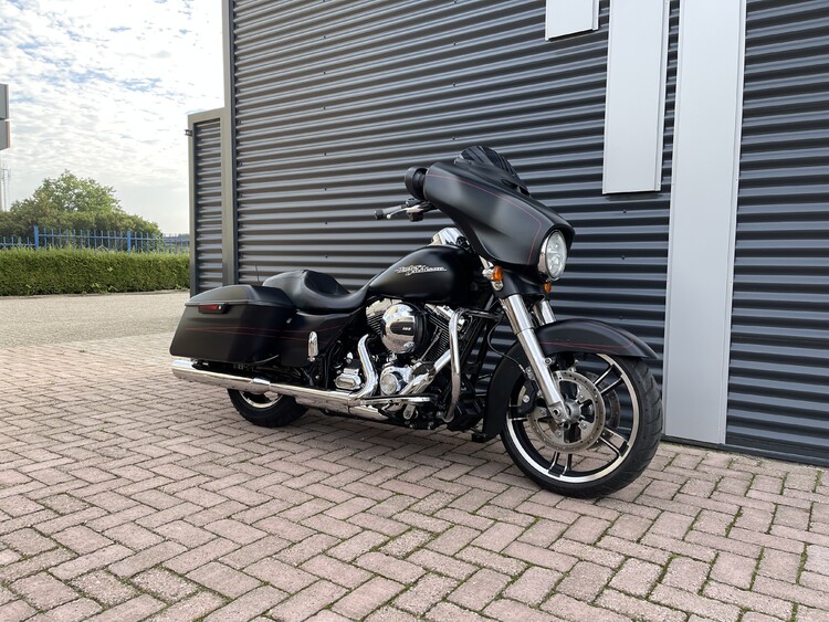 *Street Glide FLHXS 2016