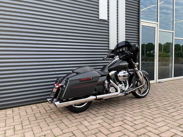 *Street Glide FLHXS 2016