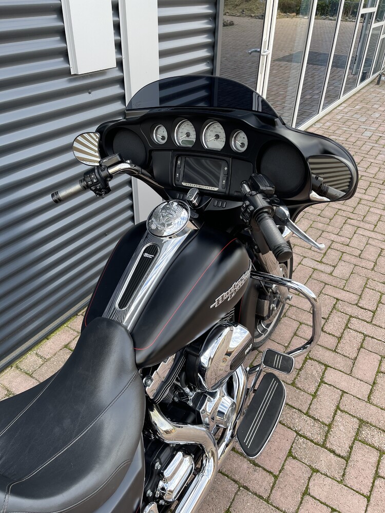 *Street Glide FLHXS 2016