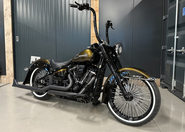 'Dark Matter' Custom Heritage Classic 2020