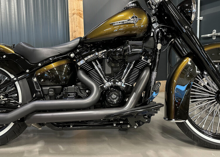 'Dark Matter' Custom Heritage Classic 2020