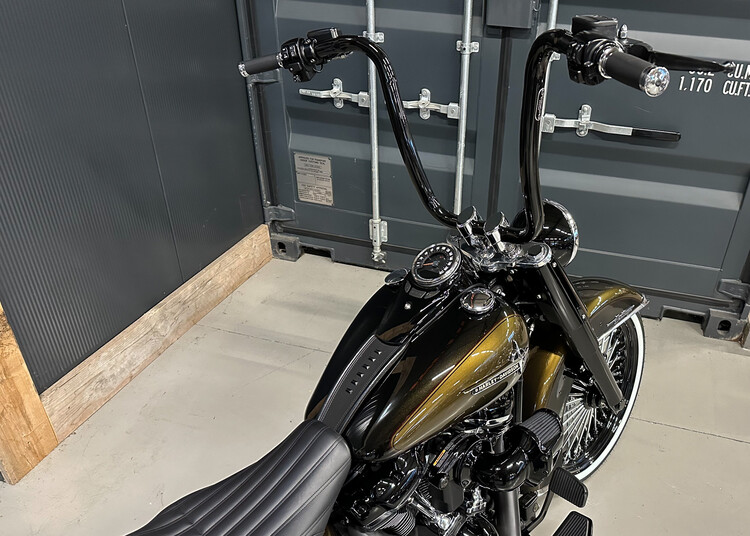 'Dark Matter' Custom Heritage Classic 2020