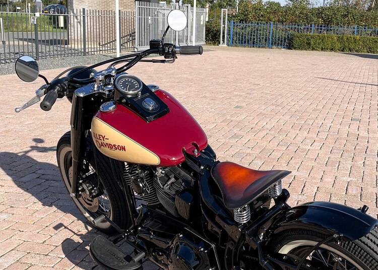 Burgundy Bobber