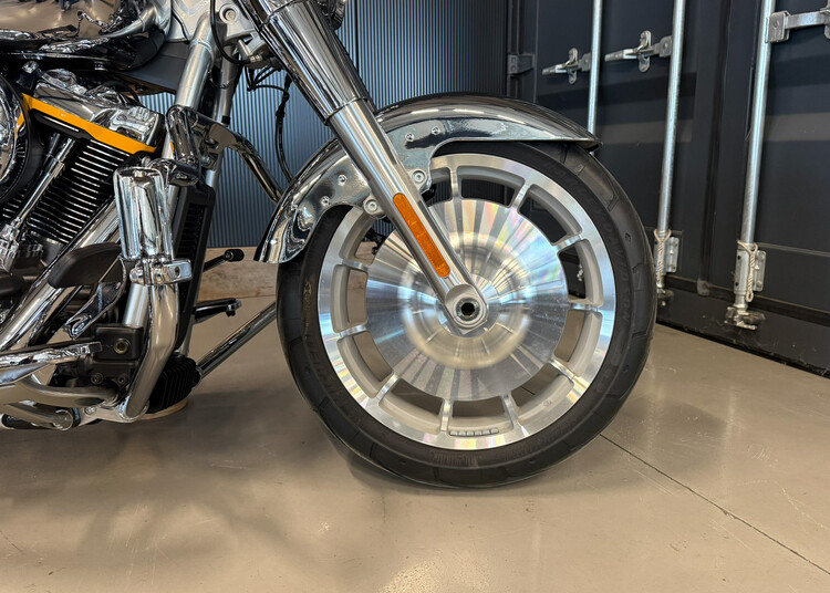 FLSTFI Fat Boy 117 Gray Ghost 2025