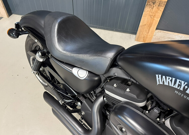 XL 883 N Sportster Iron 2011