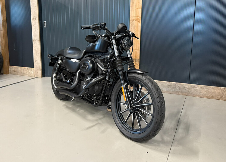 XL 883 N Sportster Iron 2011