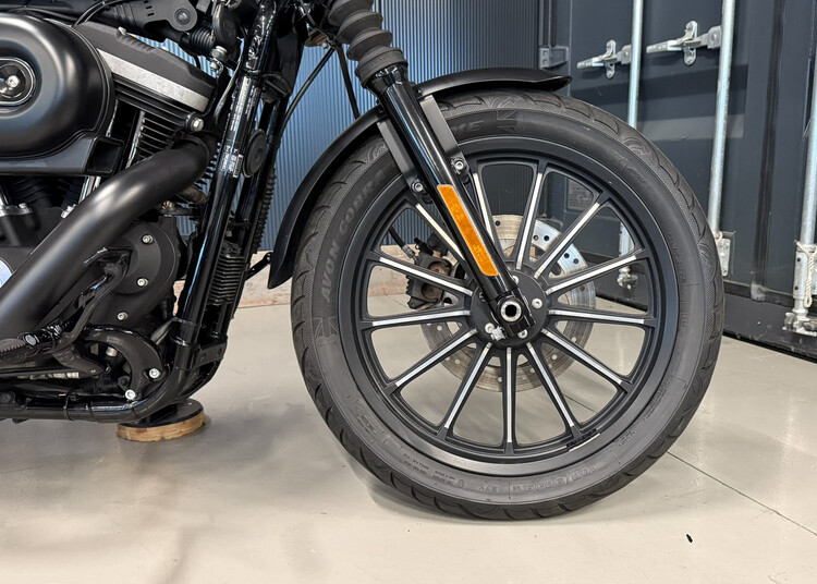 XL 883 N Sportster Iron 2011