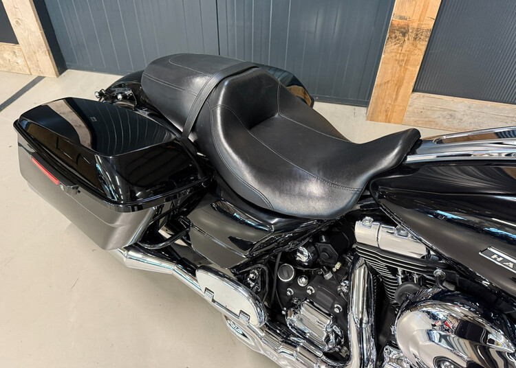 FLHXS - 2015 Street Glide Special