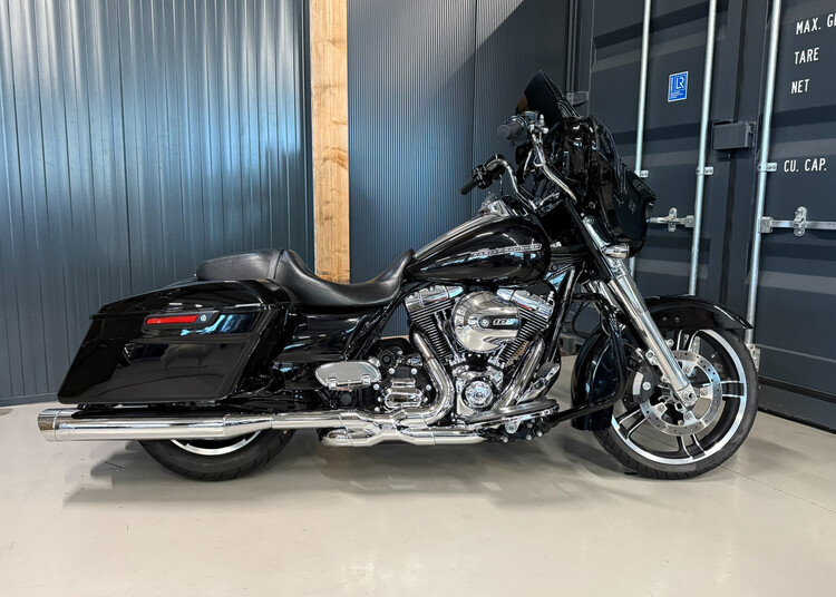 FLHXS - 2015 Street Glide Special