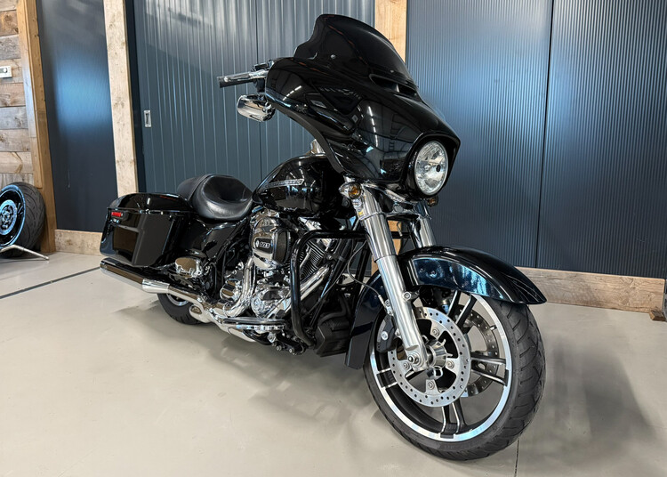 FLHXS - 2015 Street Glide Special