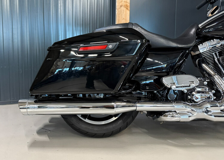 FLHXS - 2015 Street Glide Special