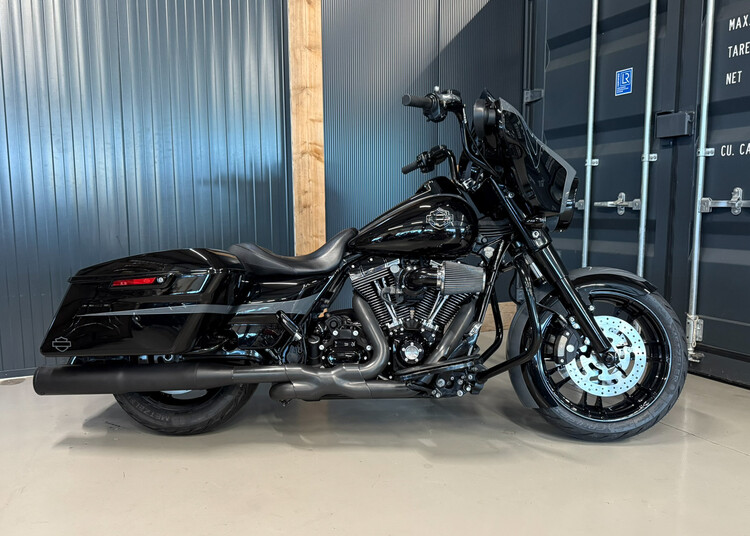 FLHXS Custom Street Glide Special 2015