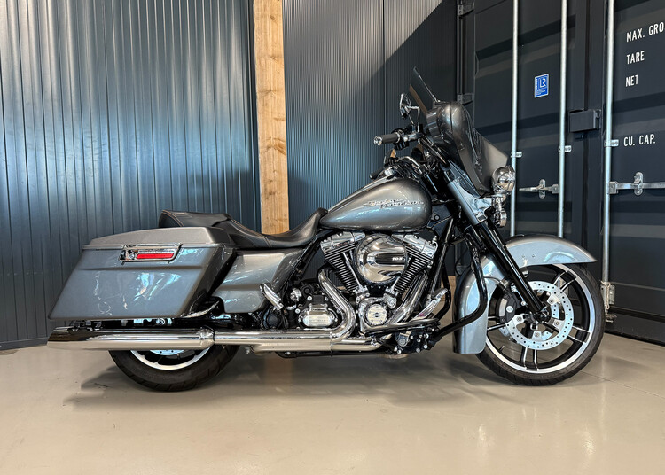 FLHXS Street Glide Special 103 2013
