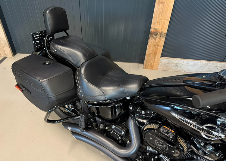 FLHCS Heritage Softail Classic 114 2019