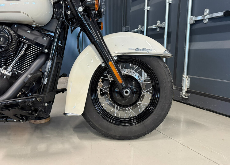 FLHC Heritage Softail Classic 2022