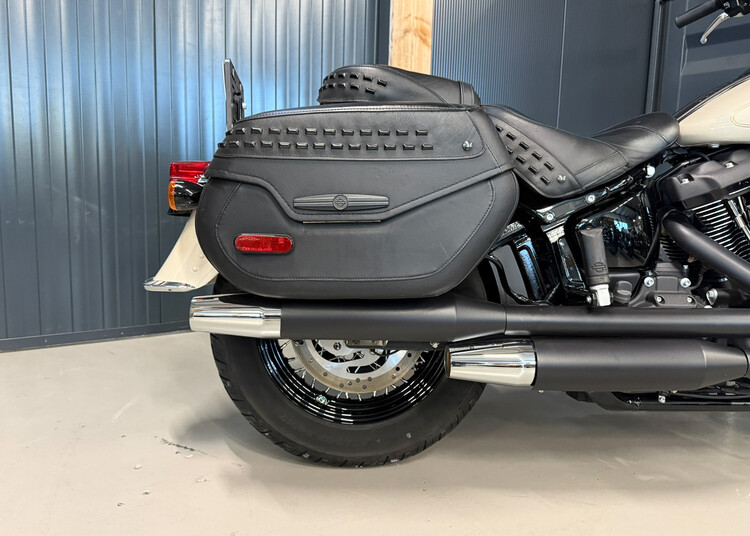 FLHC Heritage Softail Classic 2022
