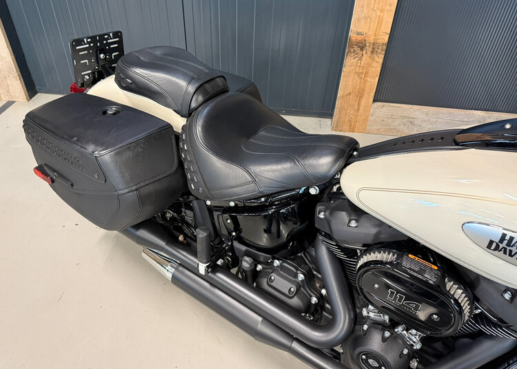 FLHC Heritage Softail Classic 2022