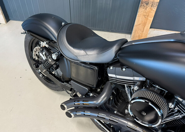 FXDB Street Bob 103 2017