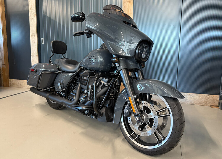FLHX Street Glide M8 107 2017