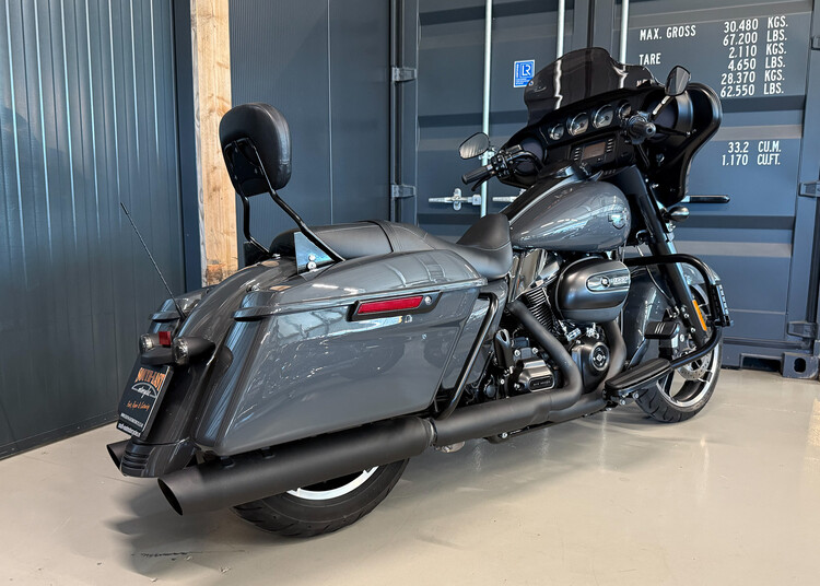FLHX Street Glide M8 107 2017