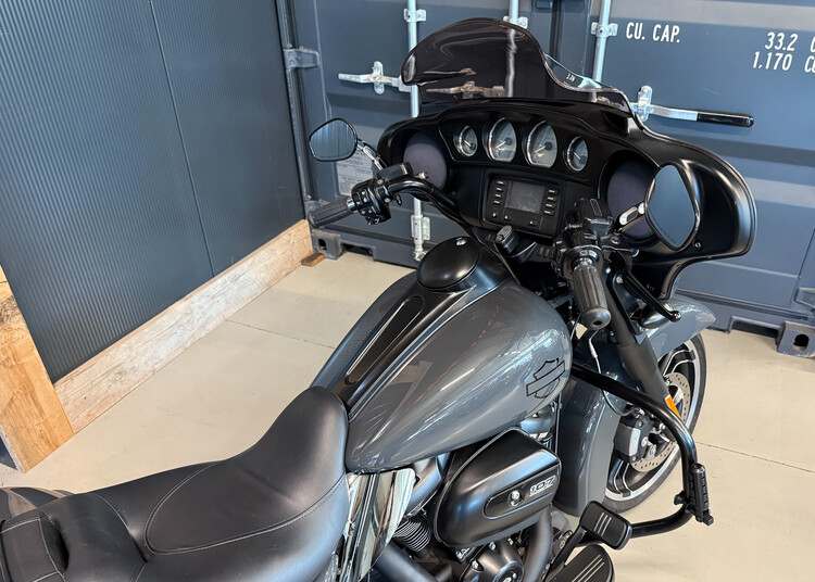 FLHX Street Glide M8 107 2017