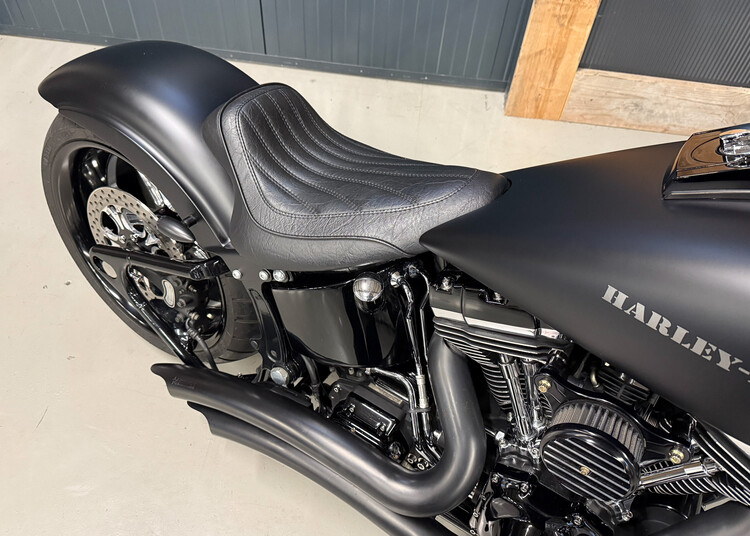 *FLSTF Fatboy Custom 'Contrast Black' 2005