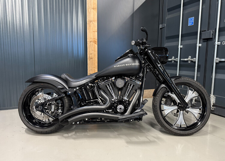 *FLSTF Fatboy Custom 'Contrast Black' 2005
