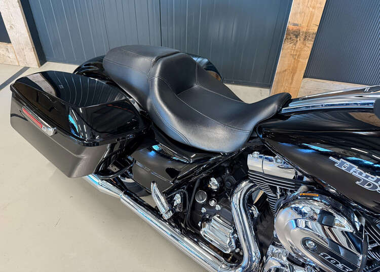 FLHXS 2015 Street Glide Special