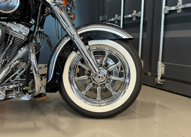 FLSTNSE Softail Deluxe CVO