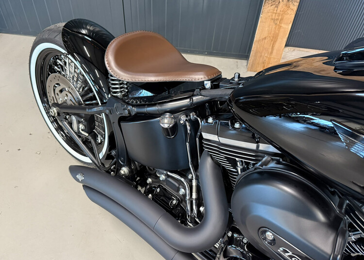South-East Softail Slim Custom
