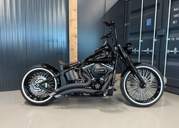 South-East Softail Slim Custom