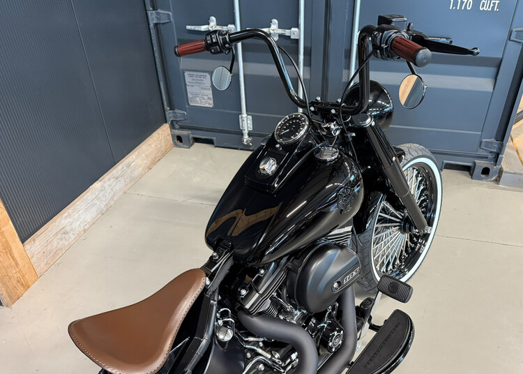 South-East Softail Slim Custom